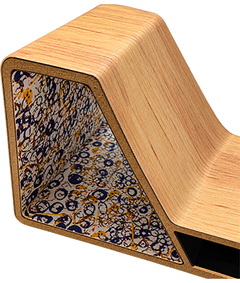 Détail de l'assemblage bois et tissu imprimé